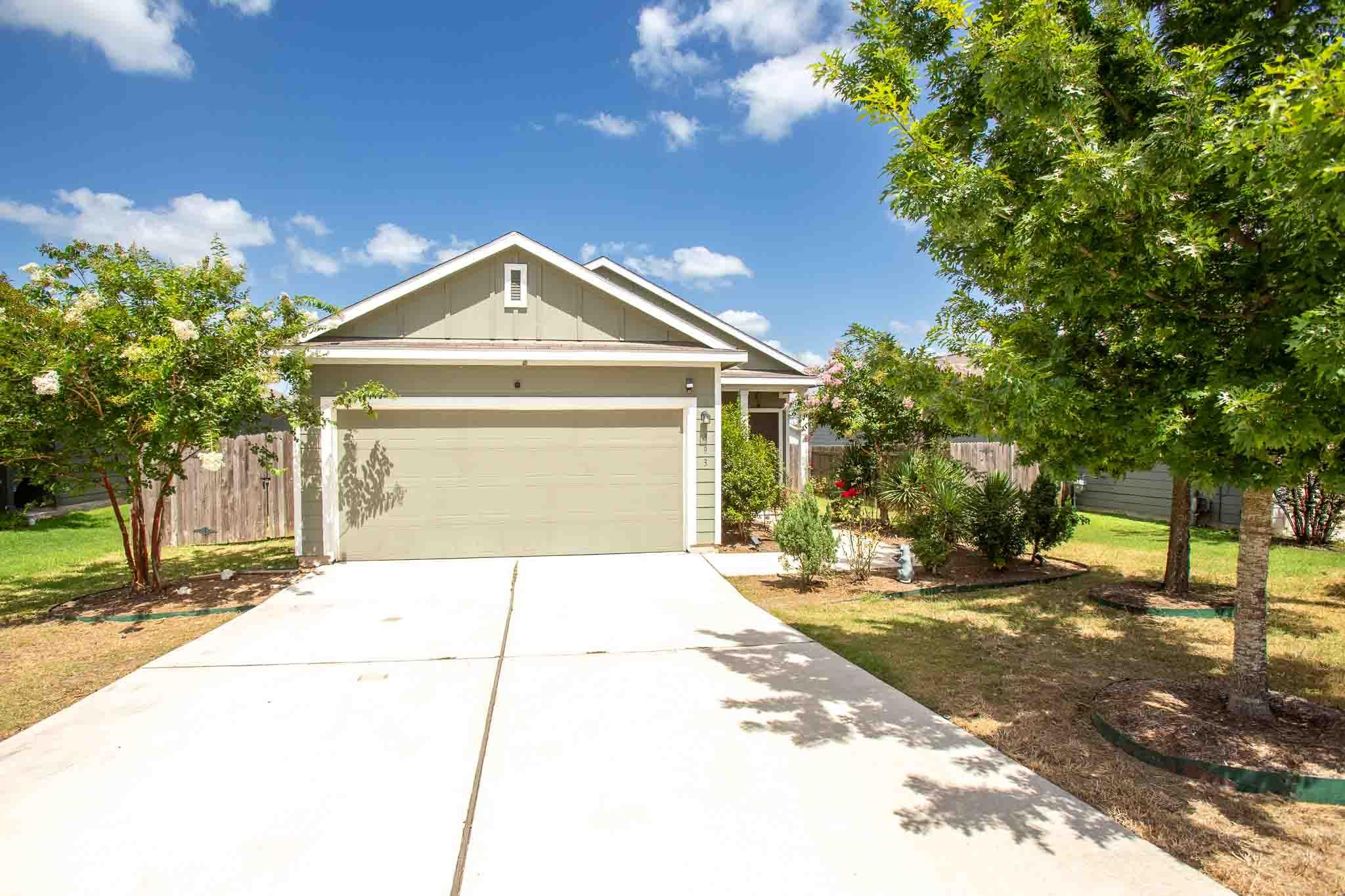 393 Moon Stone Trl Property Photo 3
