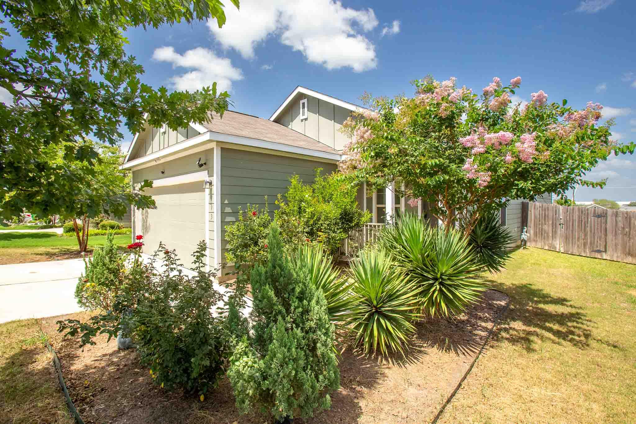 393 Moon Stone Trl Property Photo 4