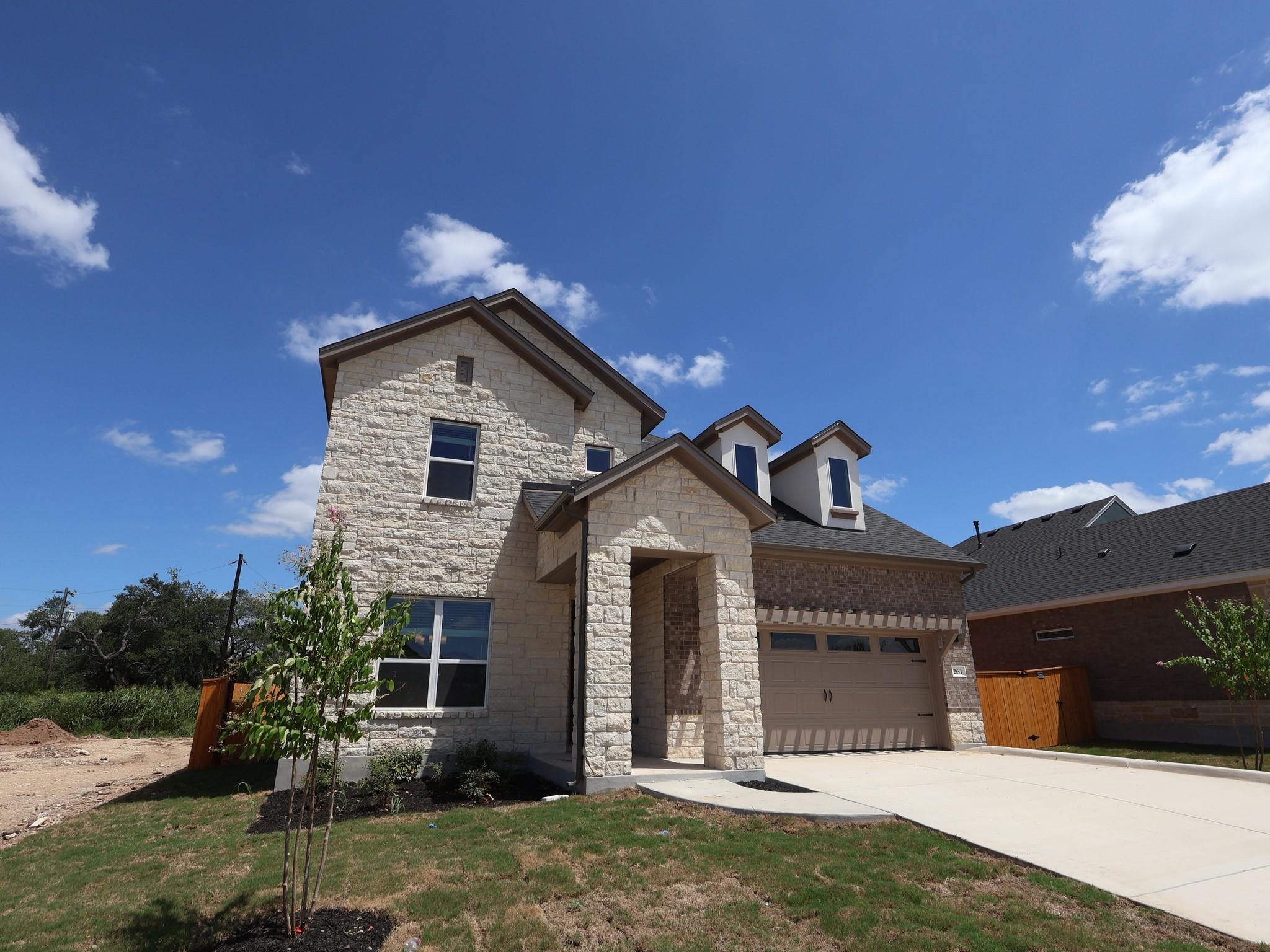261 Callahan Loop Property Photo 4
