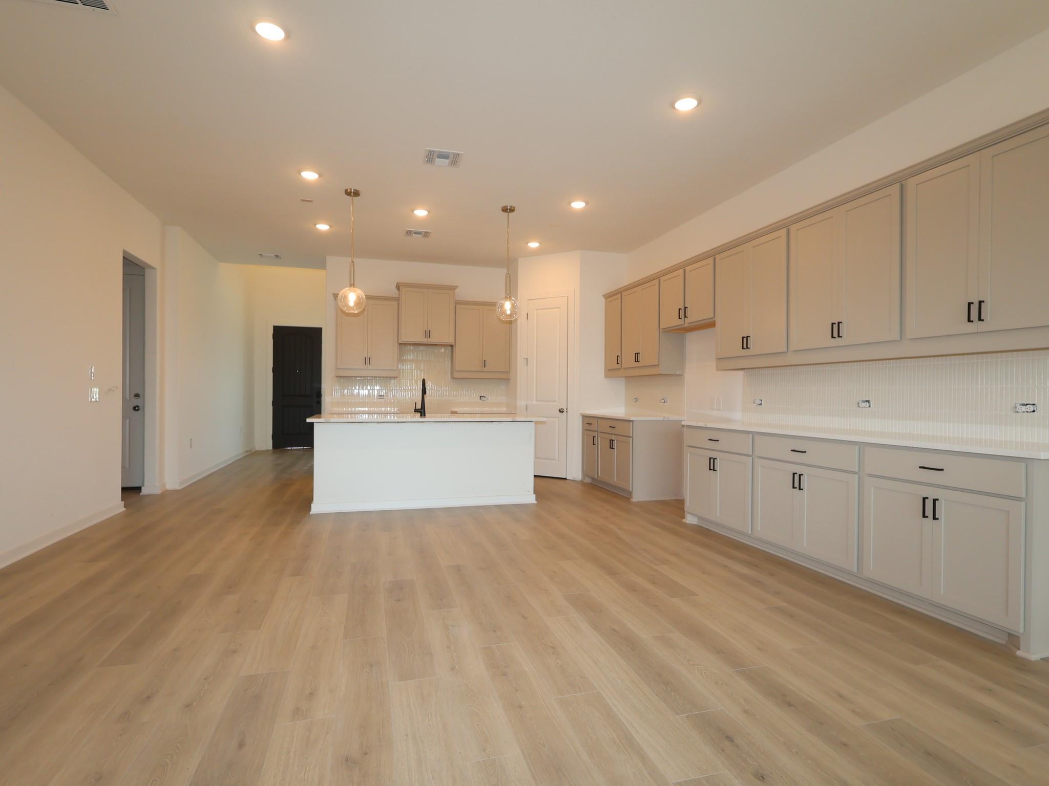 261 Callahan Loop Property Photo 8