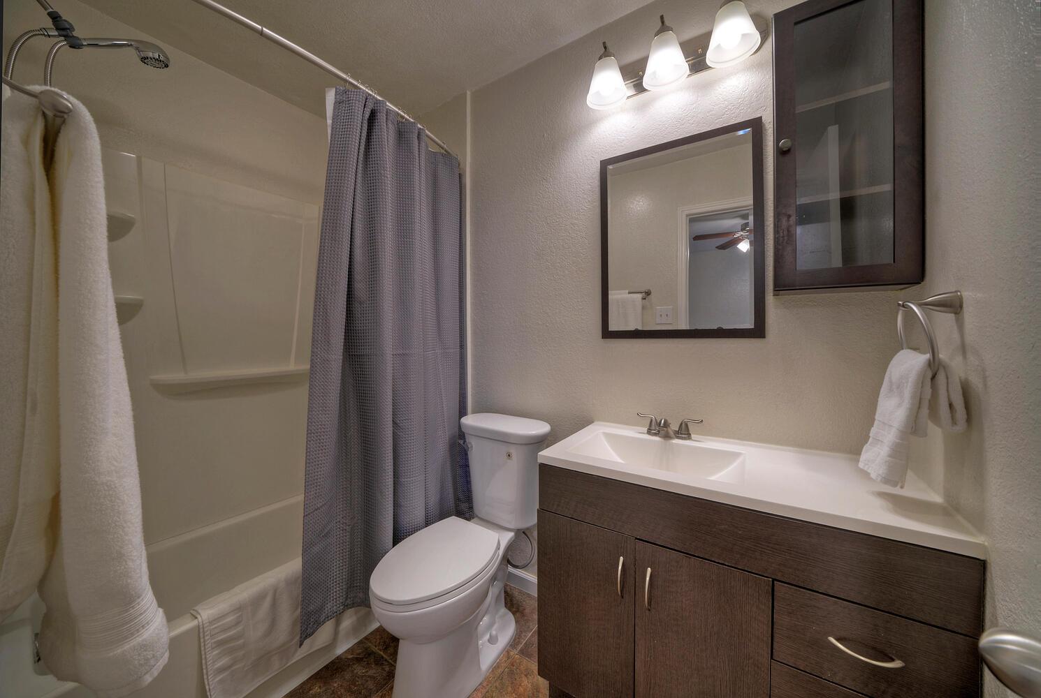 1004 Hyridge St Property Photo 4