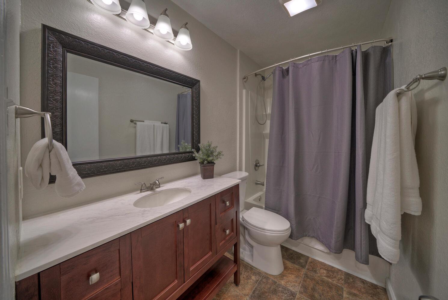 1004 Hyridge St Property Photo 6