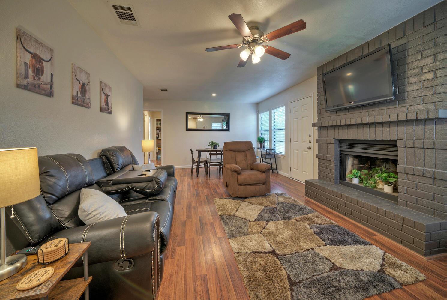 1004 Hyridge St Property Photo 8