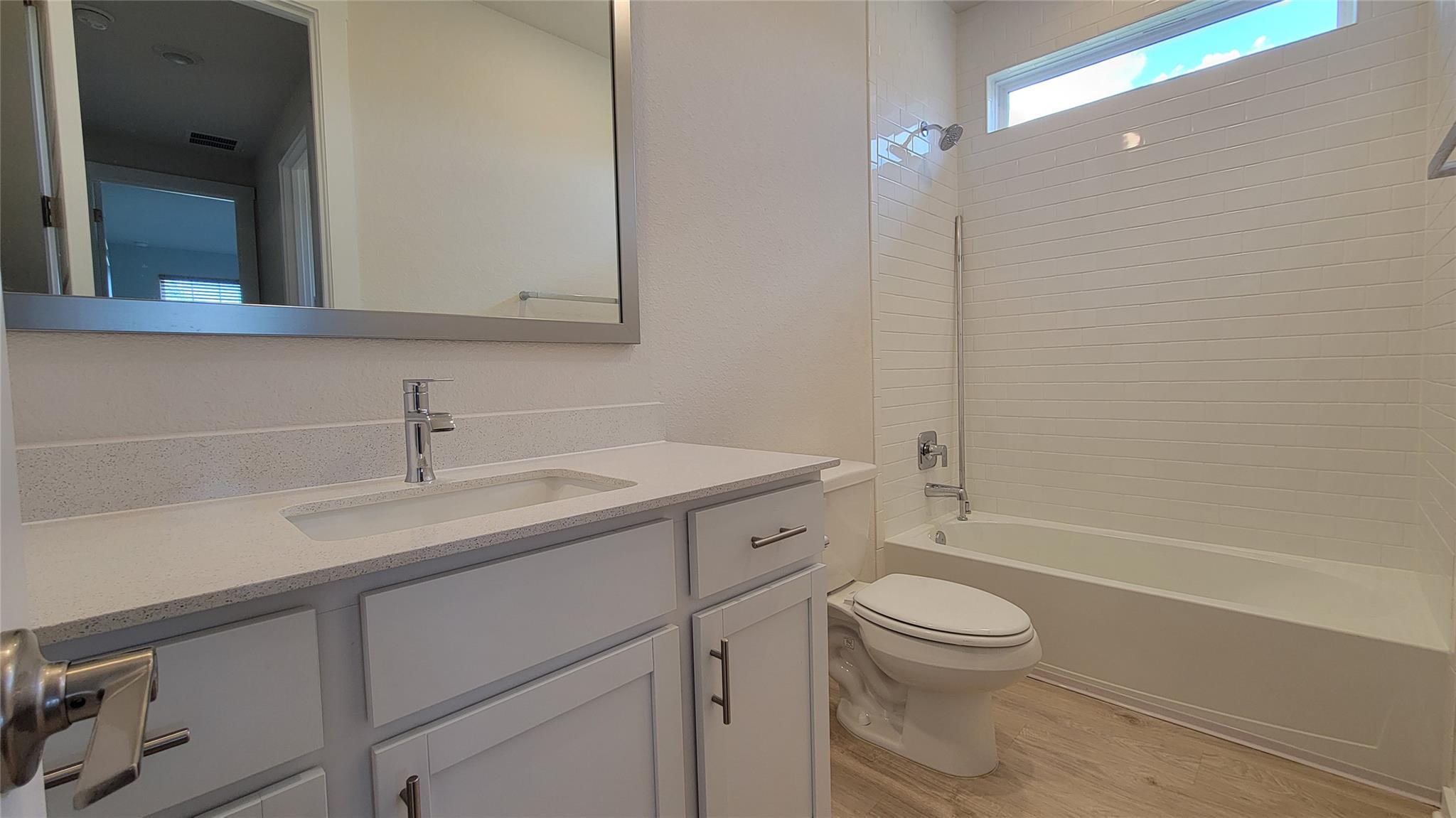 429 Tinto St Property Photo 5