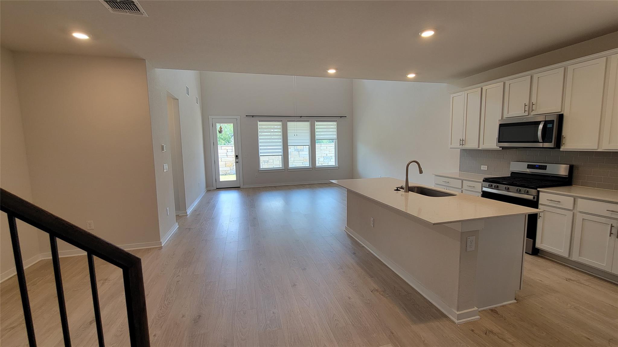 429 Tinto St Property Photo 8