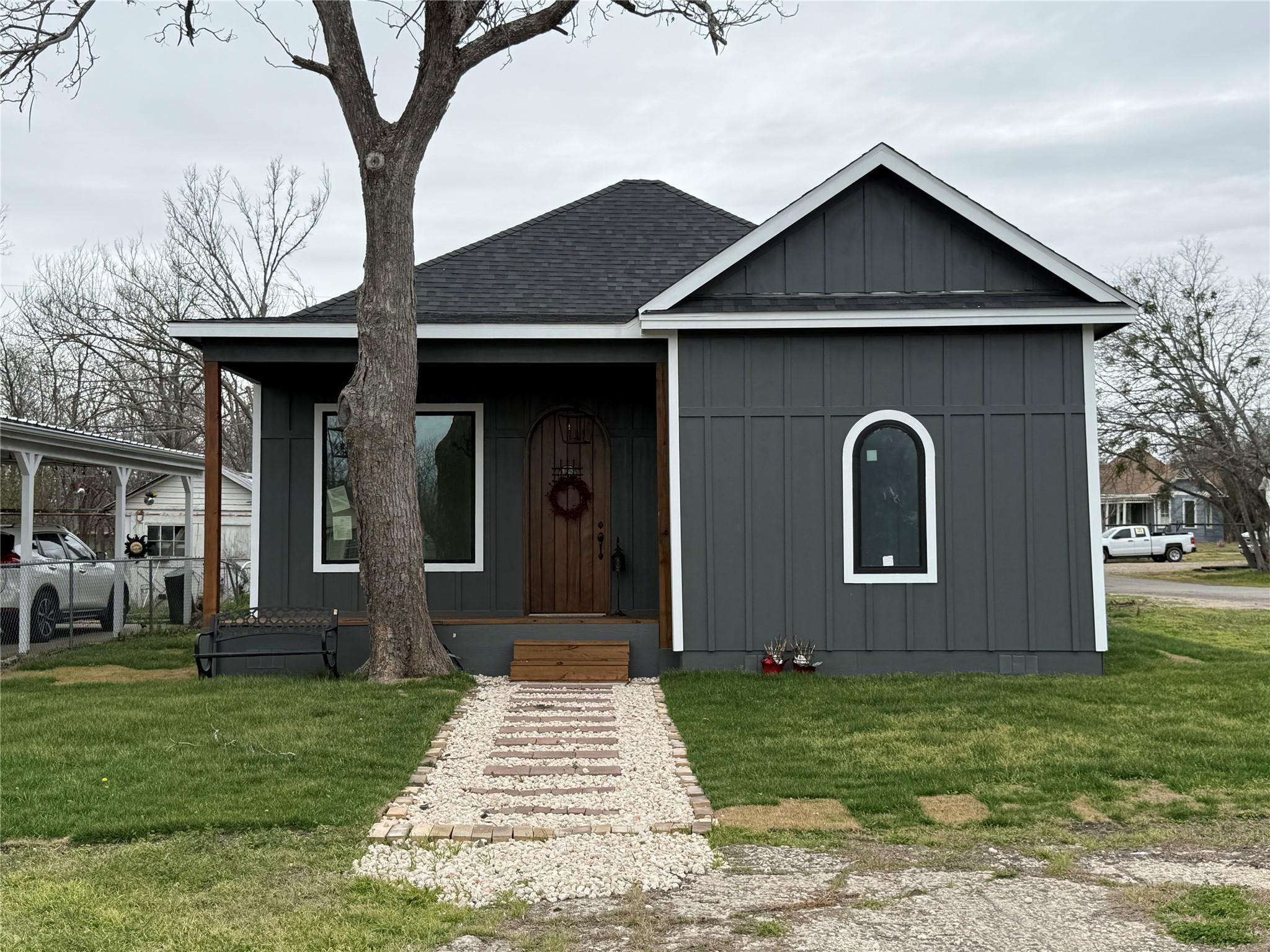 433 Annie St Property Photo
