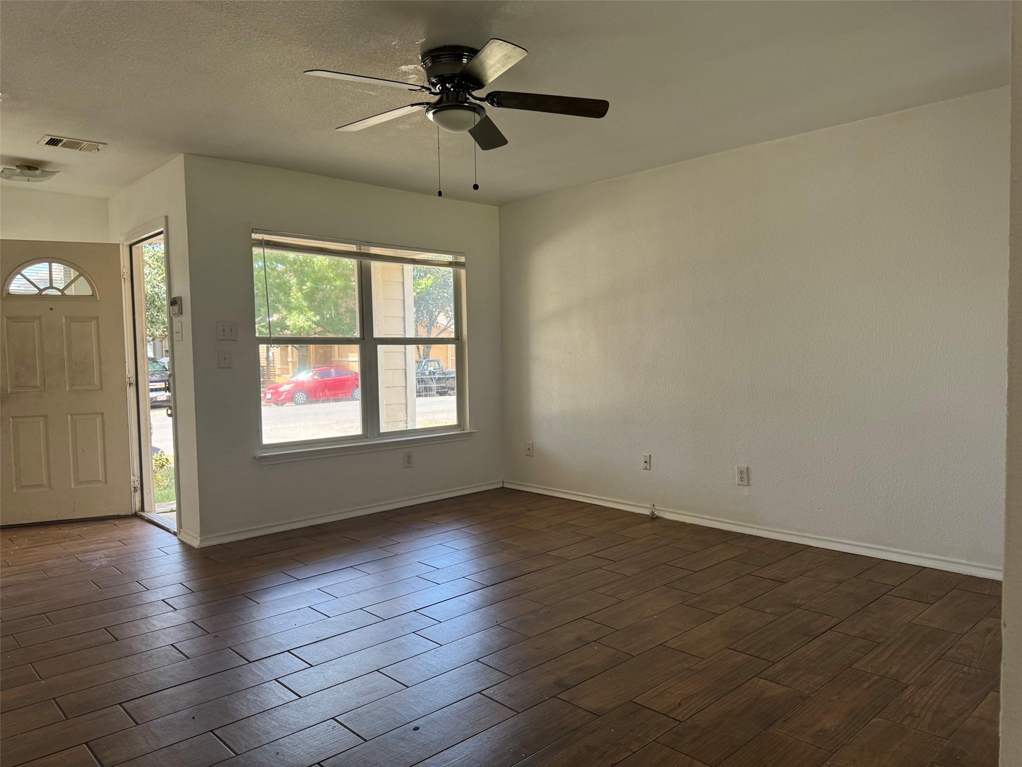 13524 Coomes Dr Property Photo 2