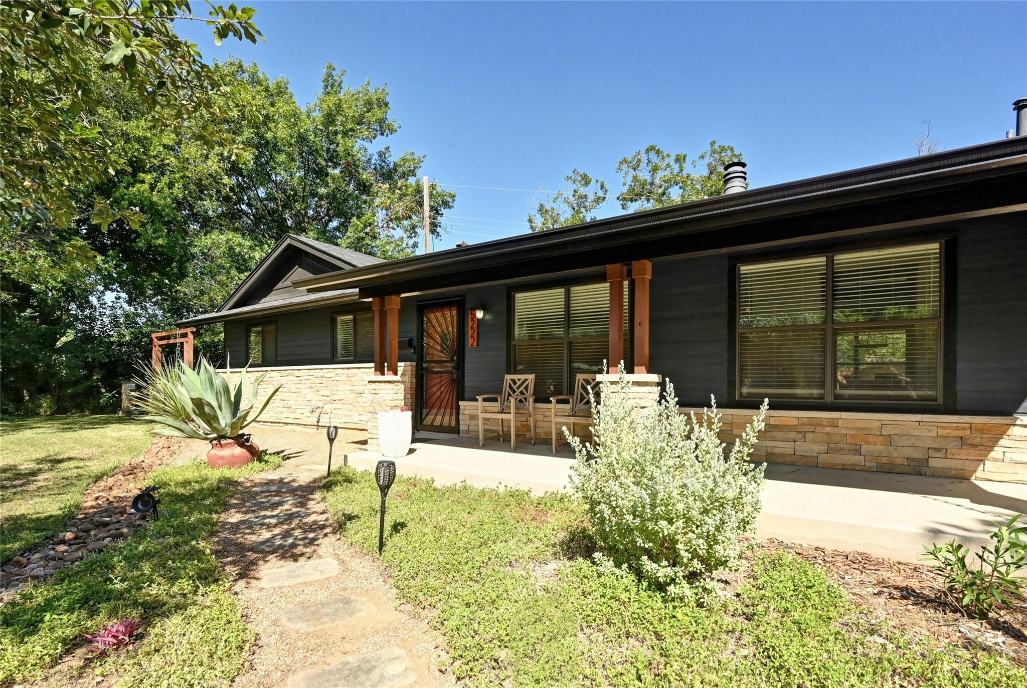 5222 Kings Highway Property Photo