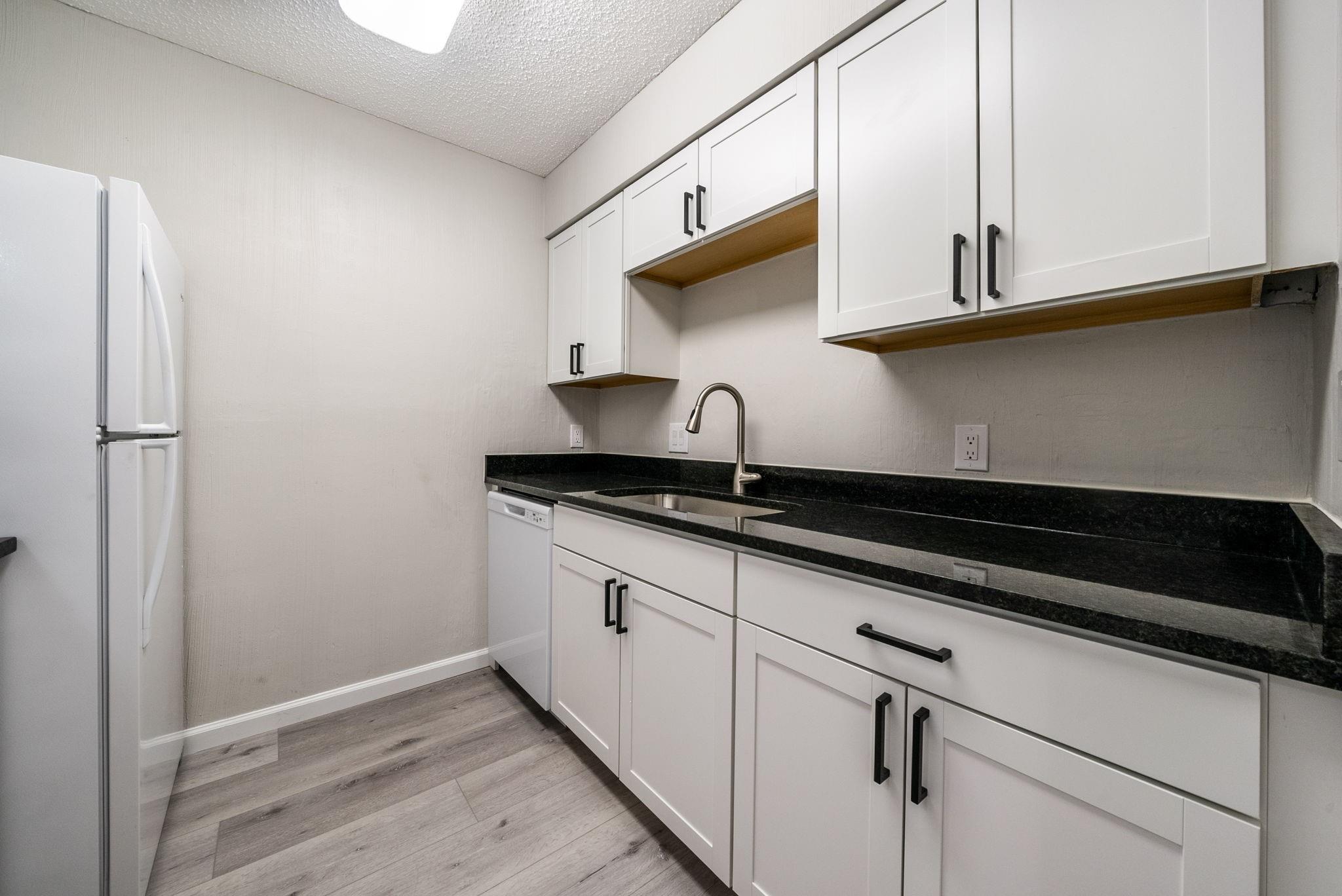 428 S Sailmaster St #b Property Photo 3