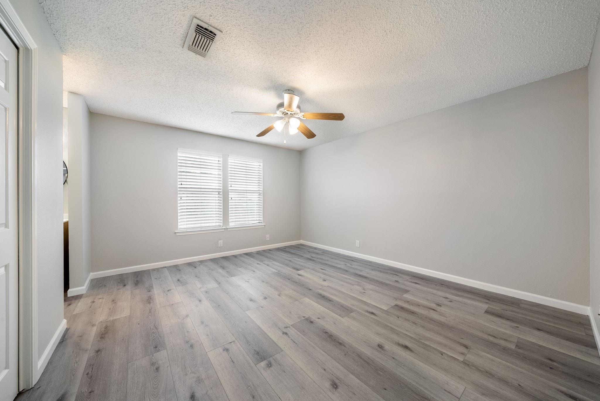 428 S Sailmaster St #b Property Photo 6