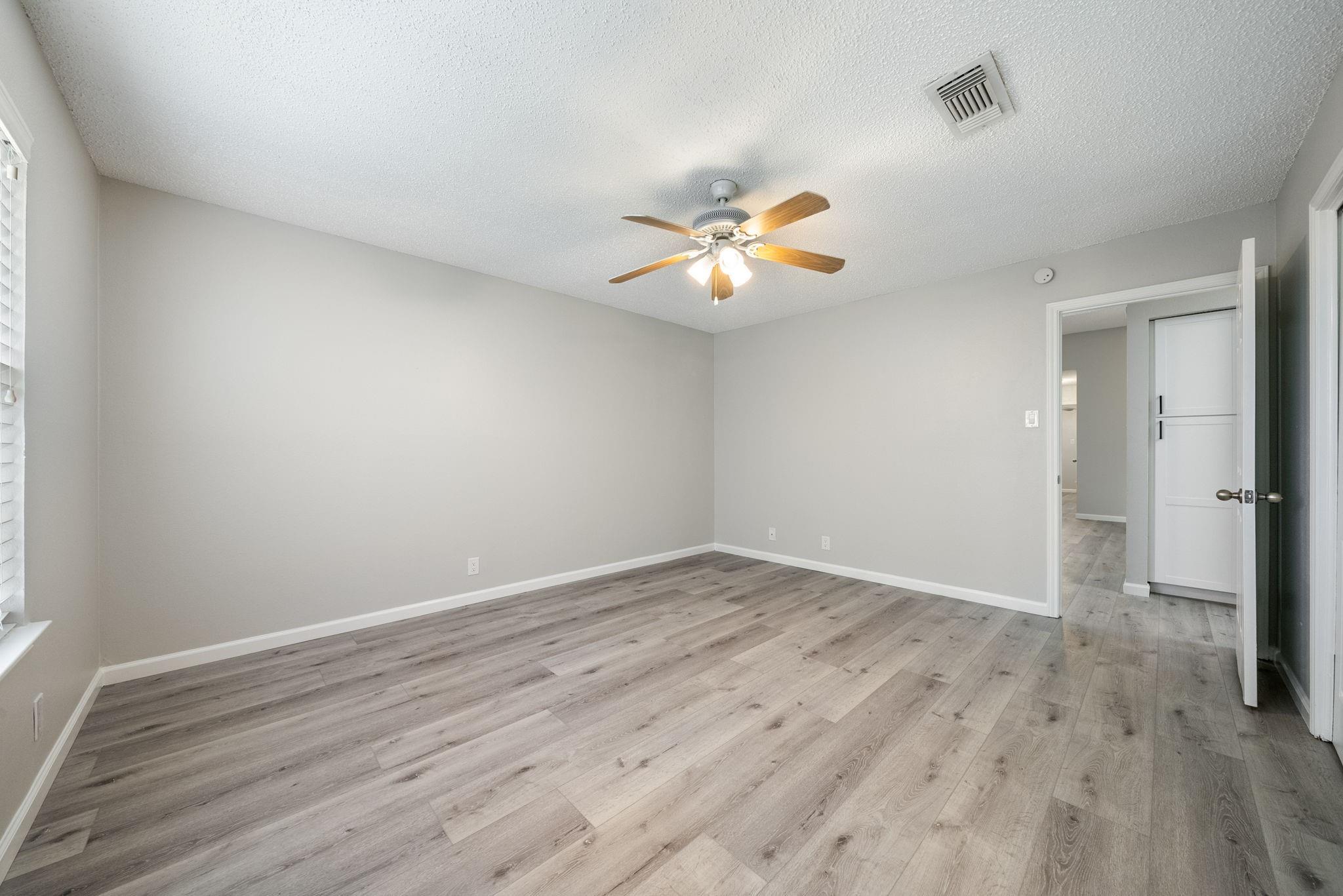 428 S Sailmaster St #b Property Photo 7