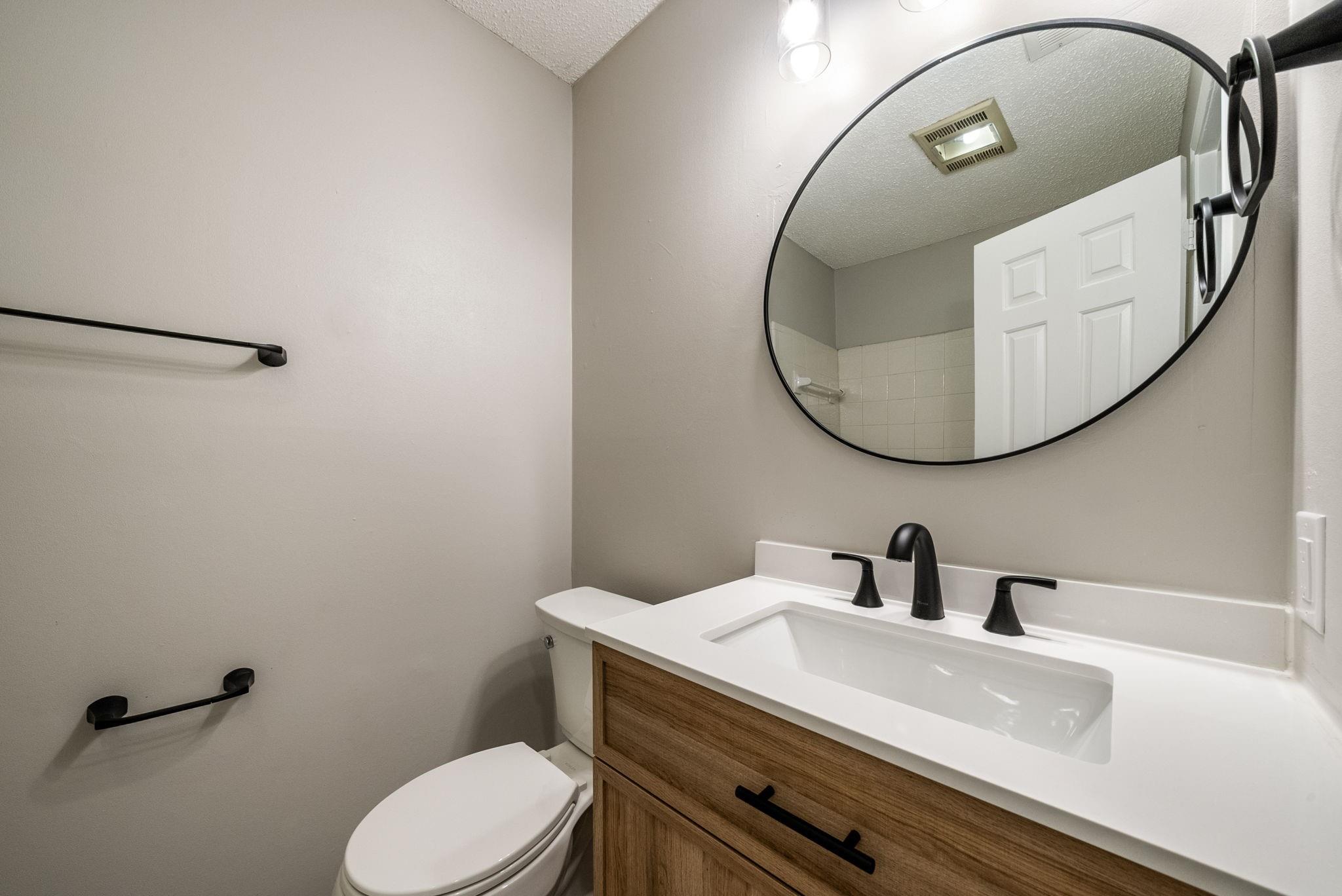 428 S Sailmaster St #b Property Photo 14