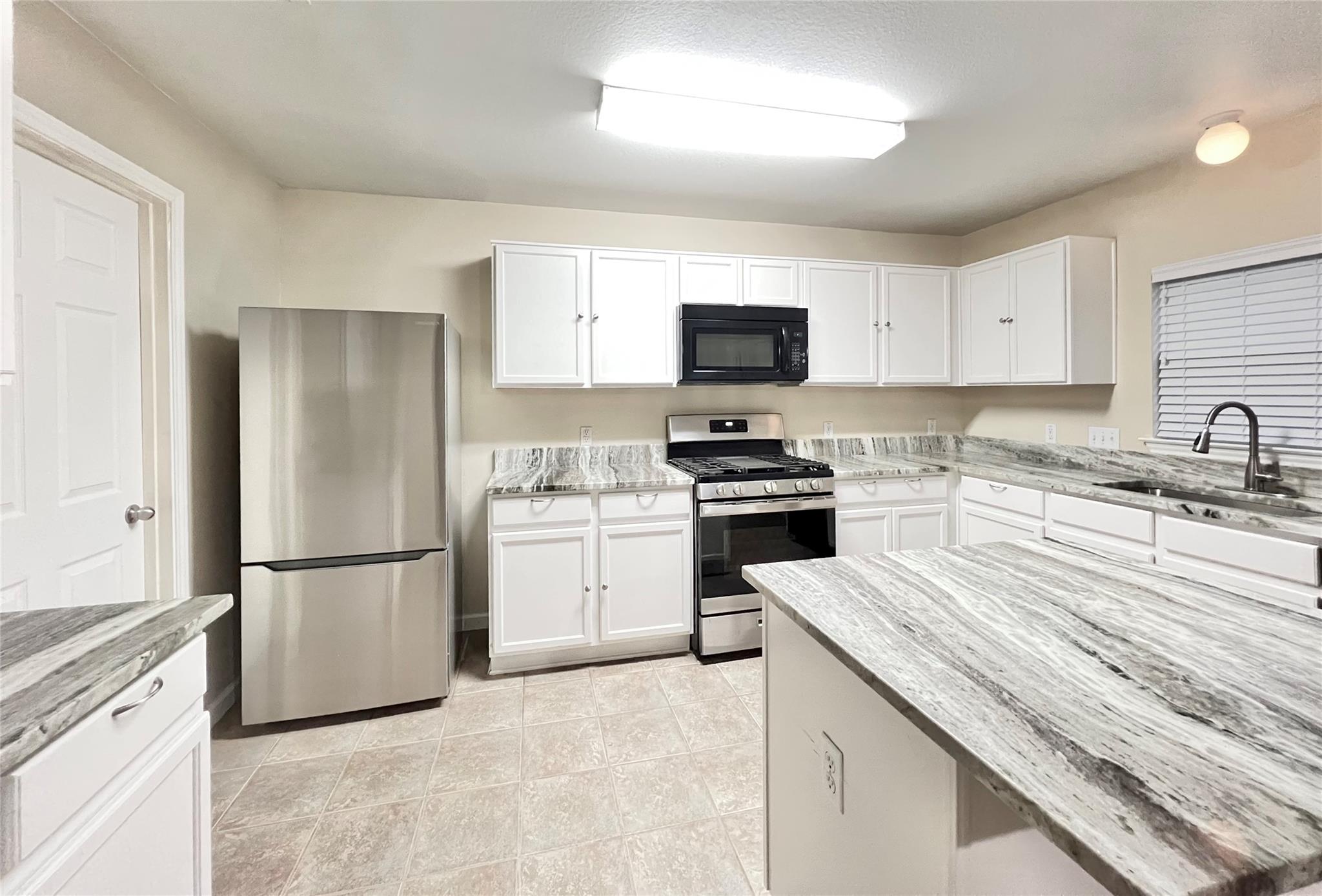 2307 Founder Dr Property Photo 1