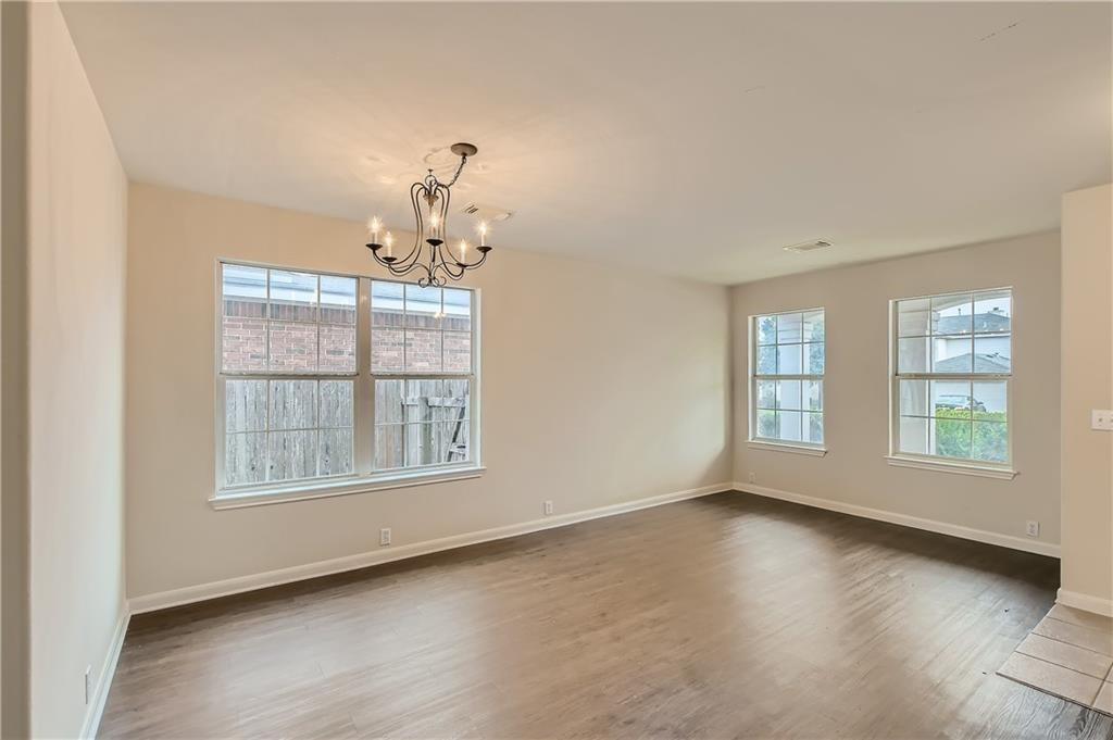 2307 Founder Dr Property Photo 4