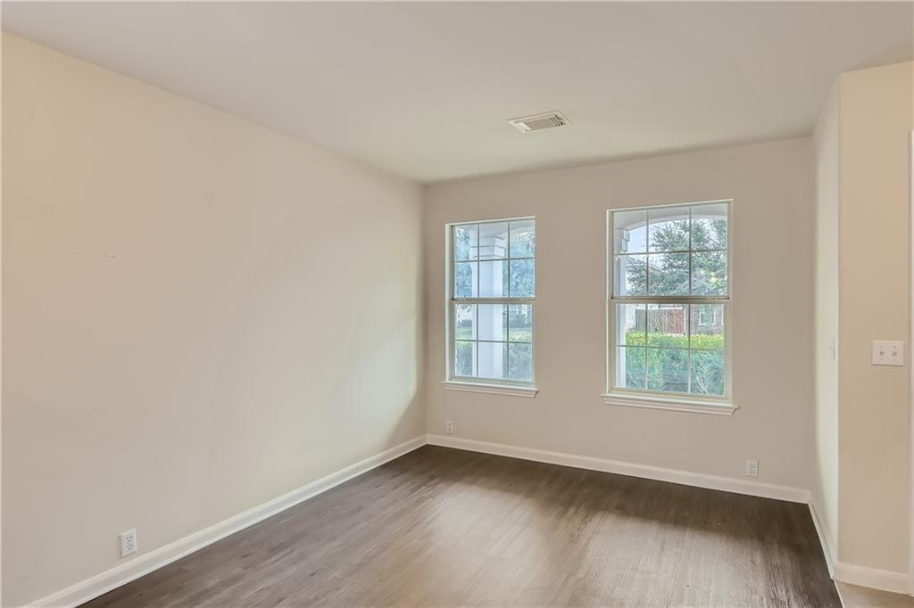 2307 Founder Dr Property Photo 5