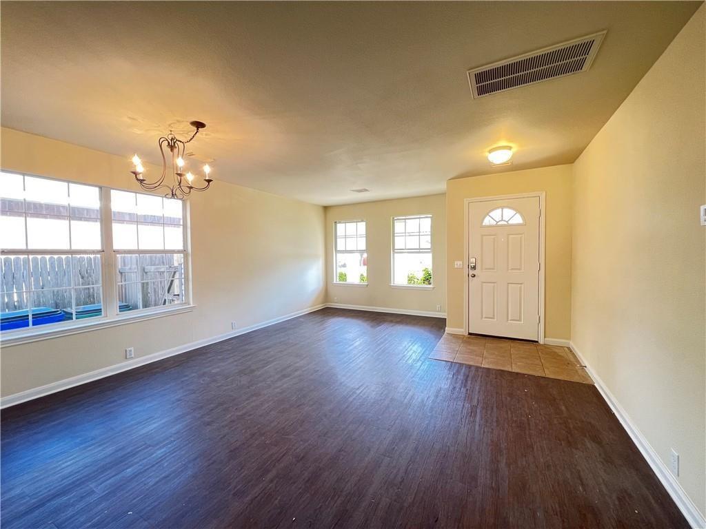 2307 Founder Dr Property Photo 6