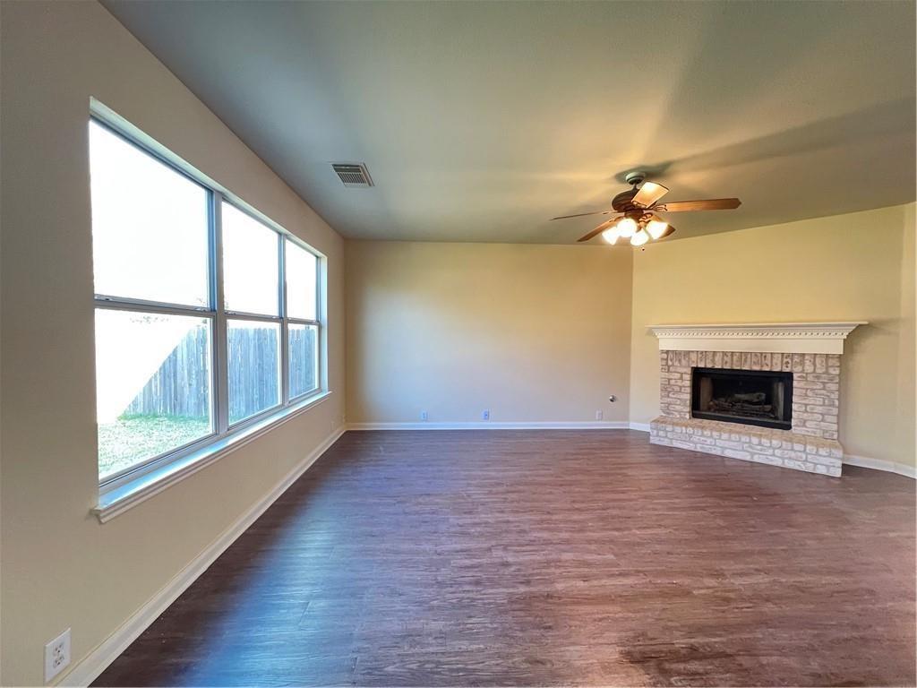 2307 Founder Dr Property Photo 7