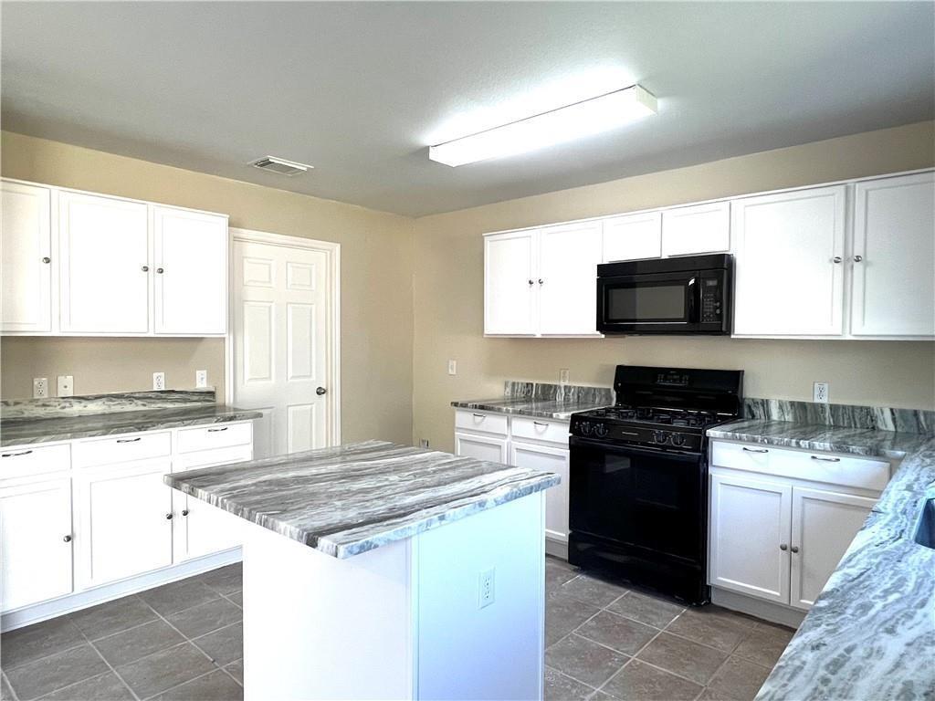 2307 Founder Dr Property Photo 9