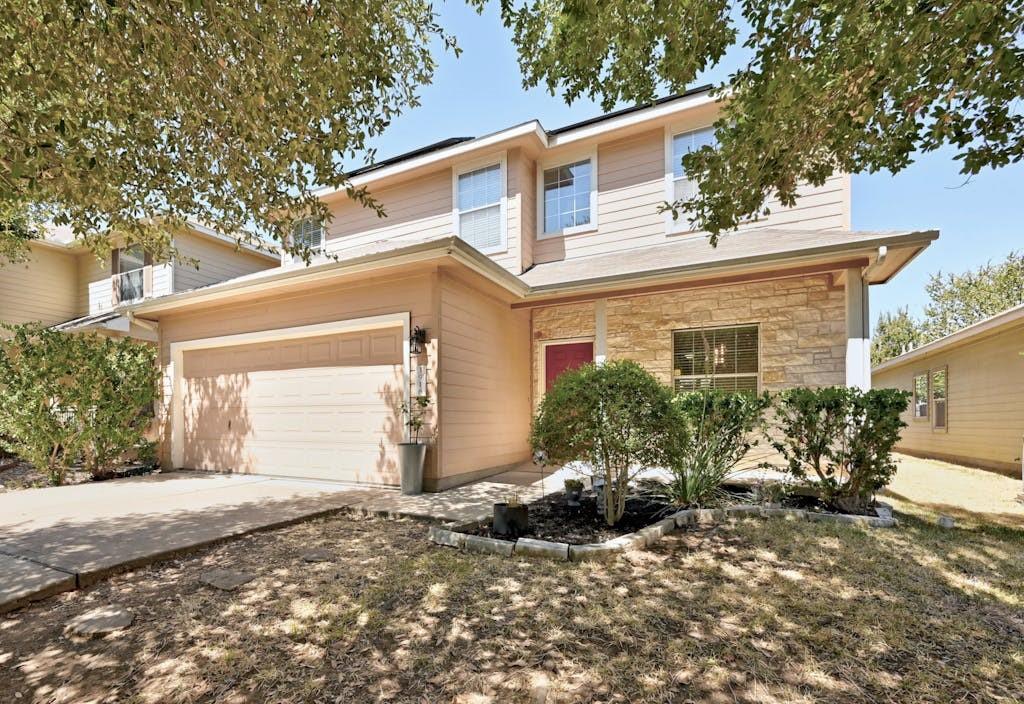 3916 Bronco Bend Loop Property Photo 5