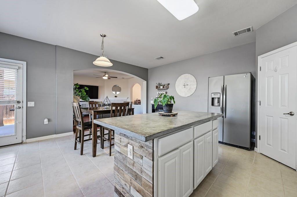 3916 Bronco Bend Loop Property Photo 15