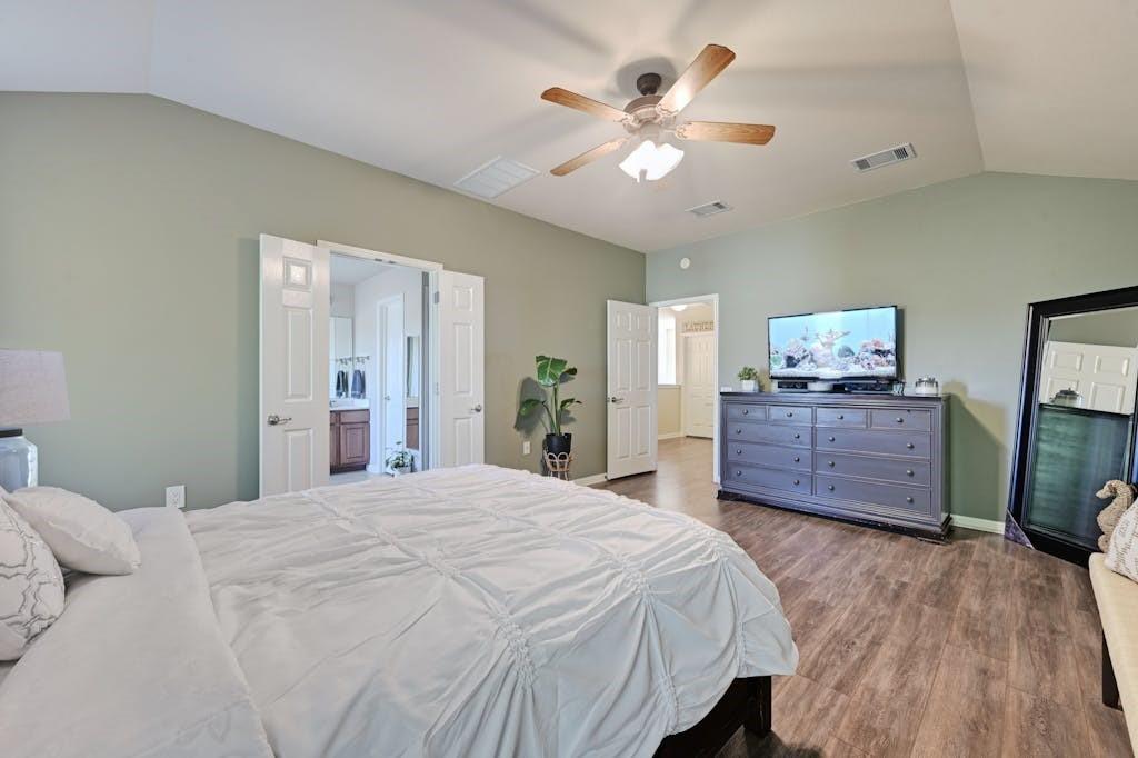 3916 Bronco Bend Loop Property Photo 19