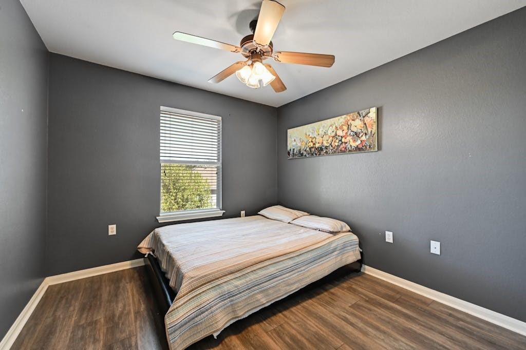 3916 Bronco Bend Loop Property Photo 24