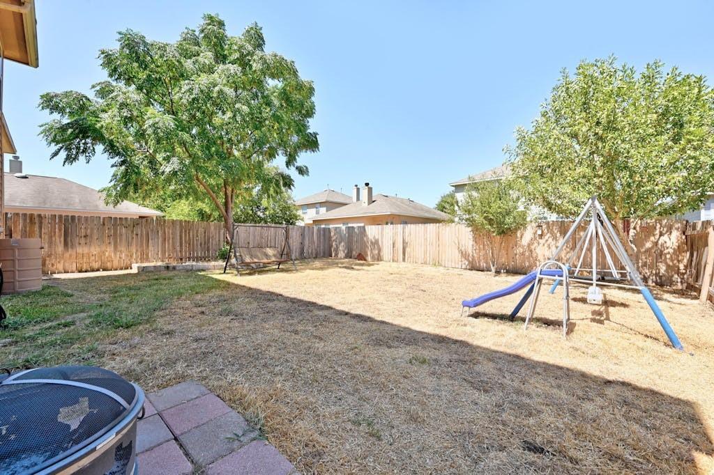 3916 Bronco Bend Loop Property Photo 27