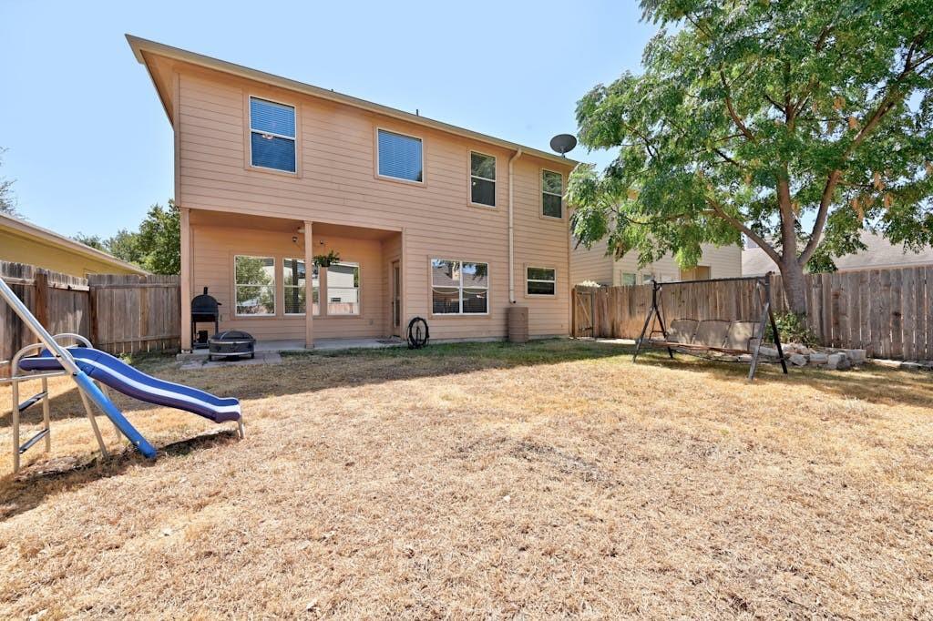 3916 Bronco Bend Loop Property Photo 28