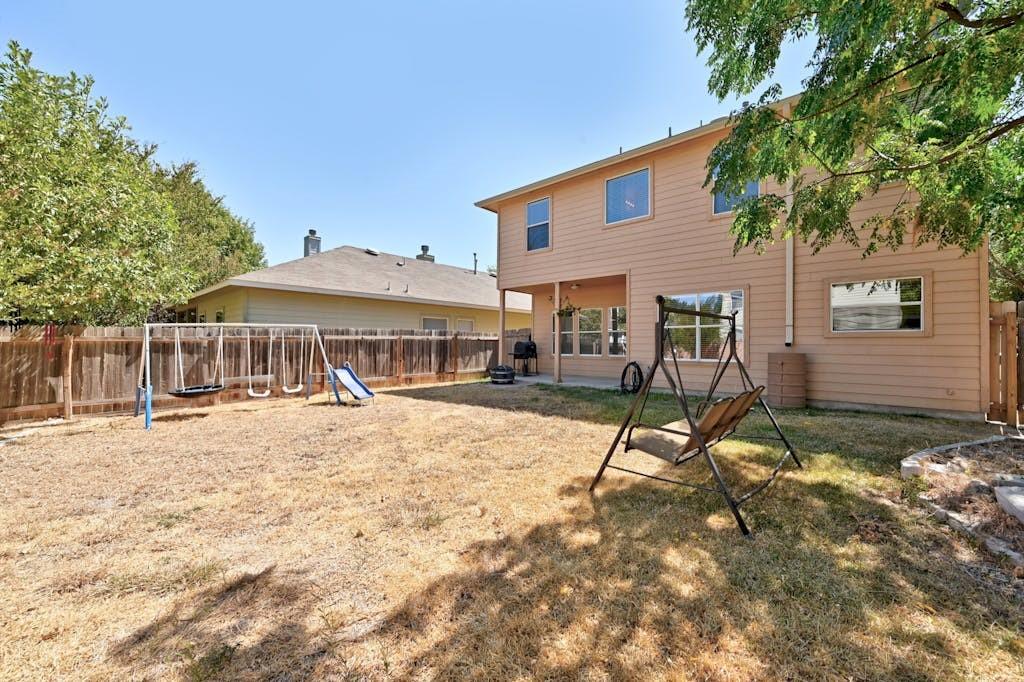3916 Bronco Bend Loop Property Photo 30