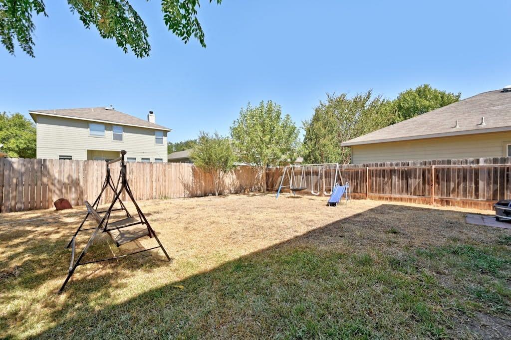3916 Bronco Bend Loop Property Photo 31