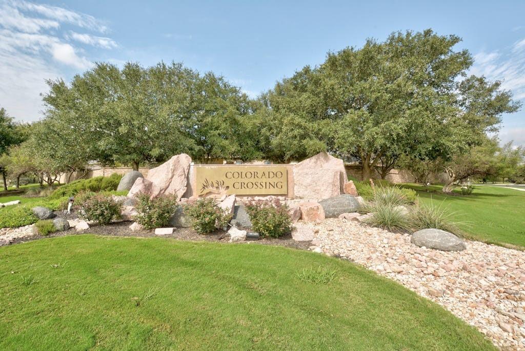 3916 Bronco Bend Loop Property Photo 32