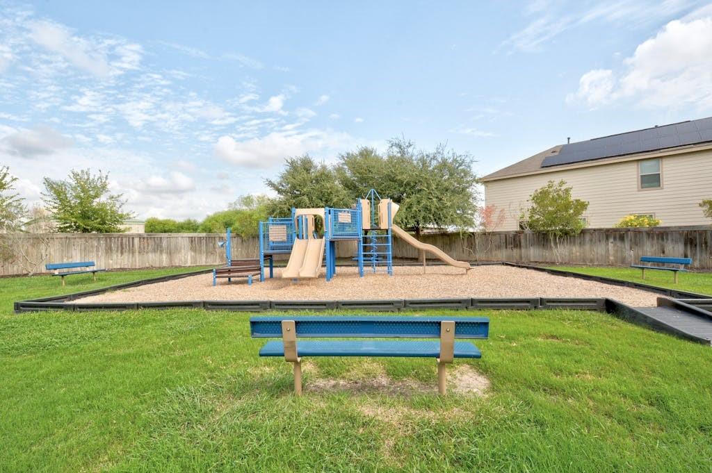 3916 Bronco Bend Loop Property Photo 39