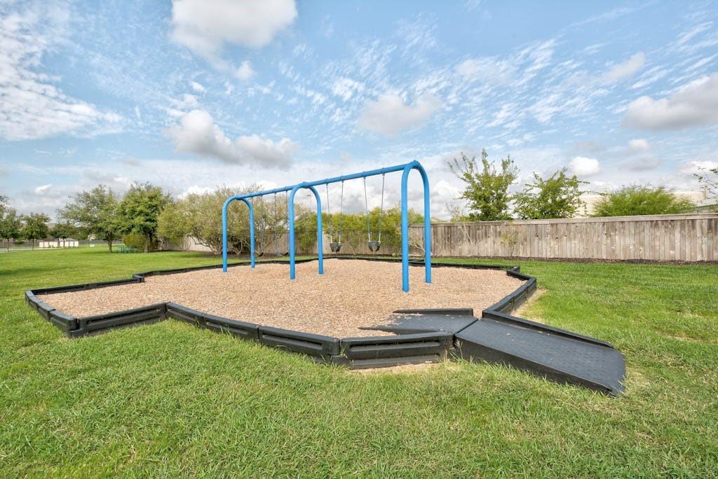 3916 Bronco Bend Loop Property Photo 40