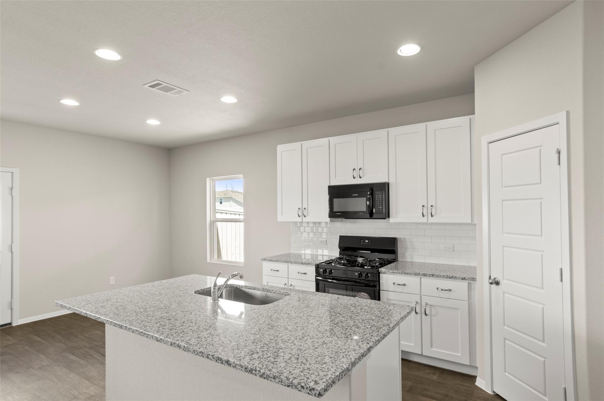 1211 Teychas Dr Property Photo 4