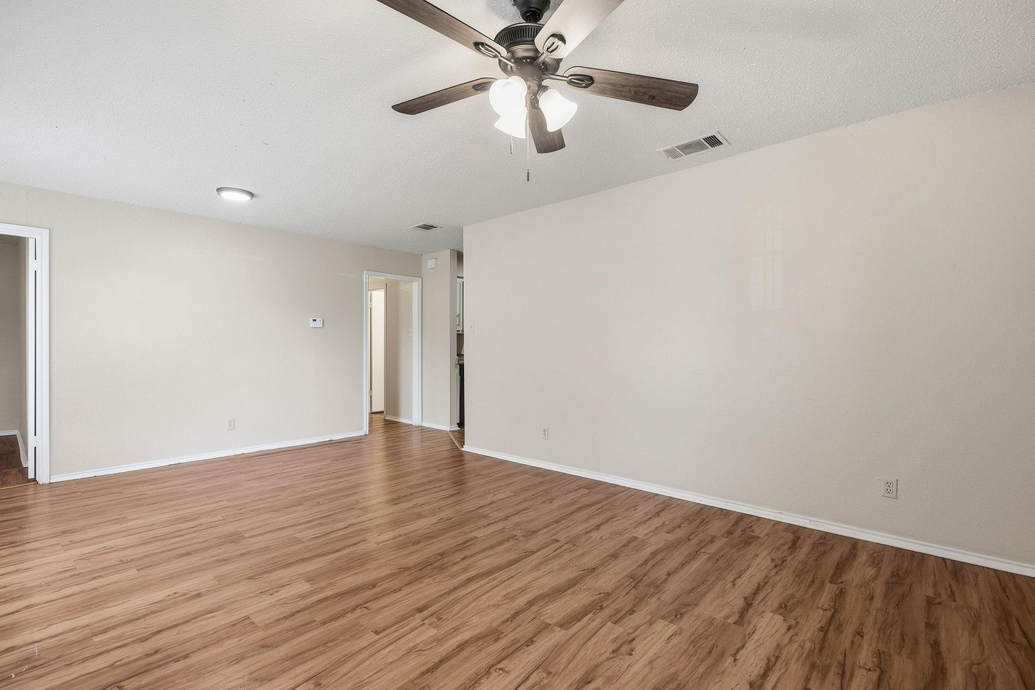 904/906 Hyridge St Property Photo 8