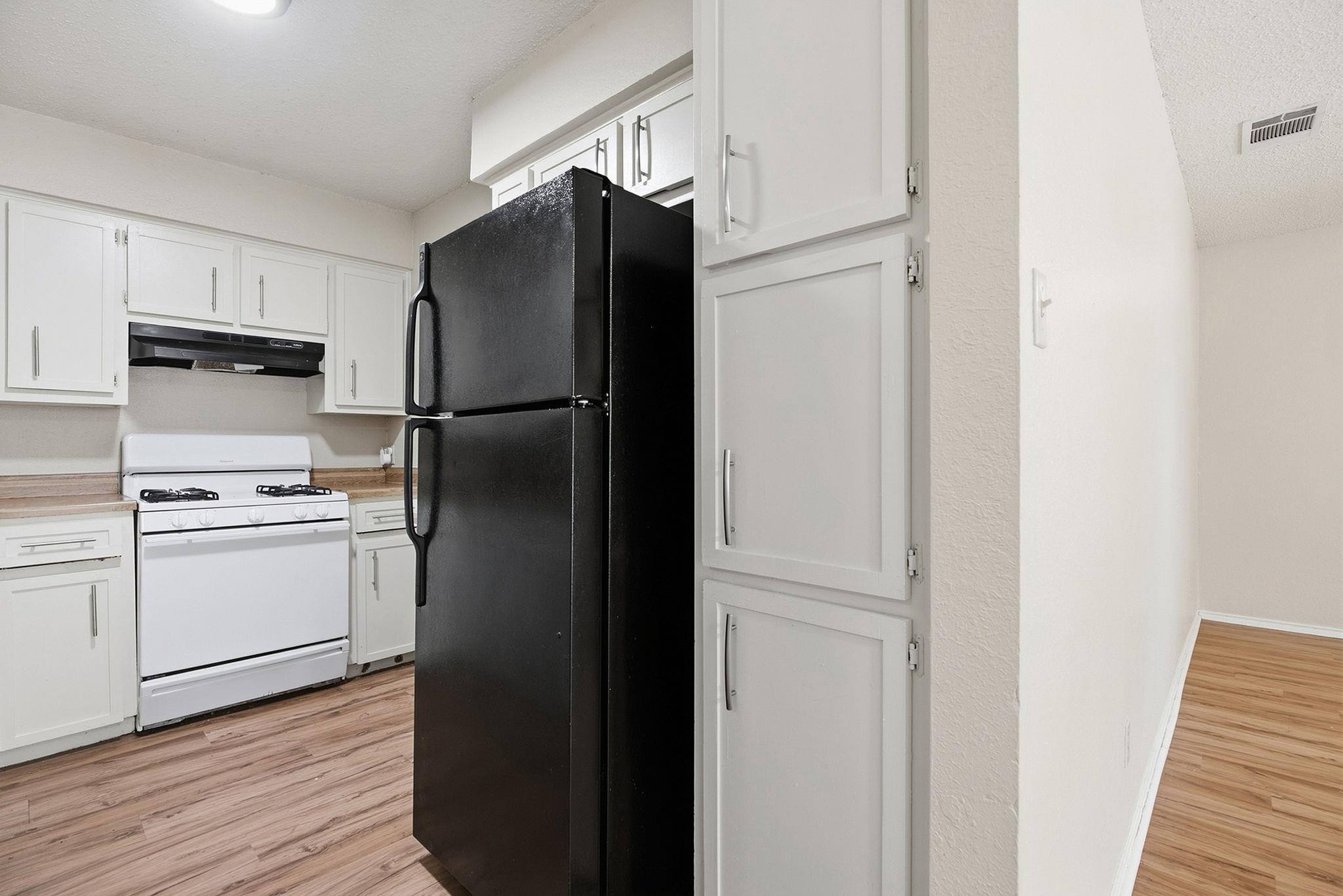 904/906 Hyridge St Property Photo 12