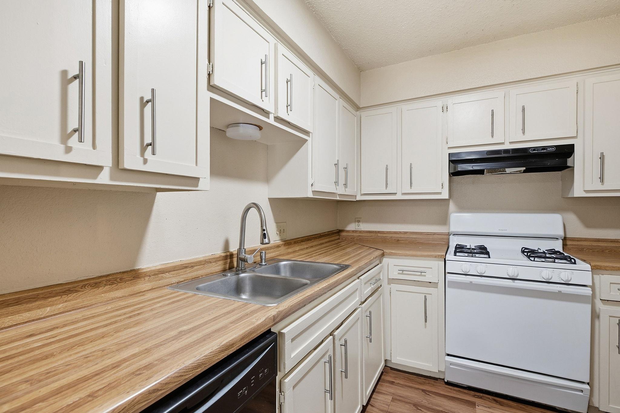 904/906 Hyridge St Property Photo 15