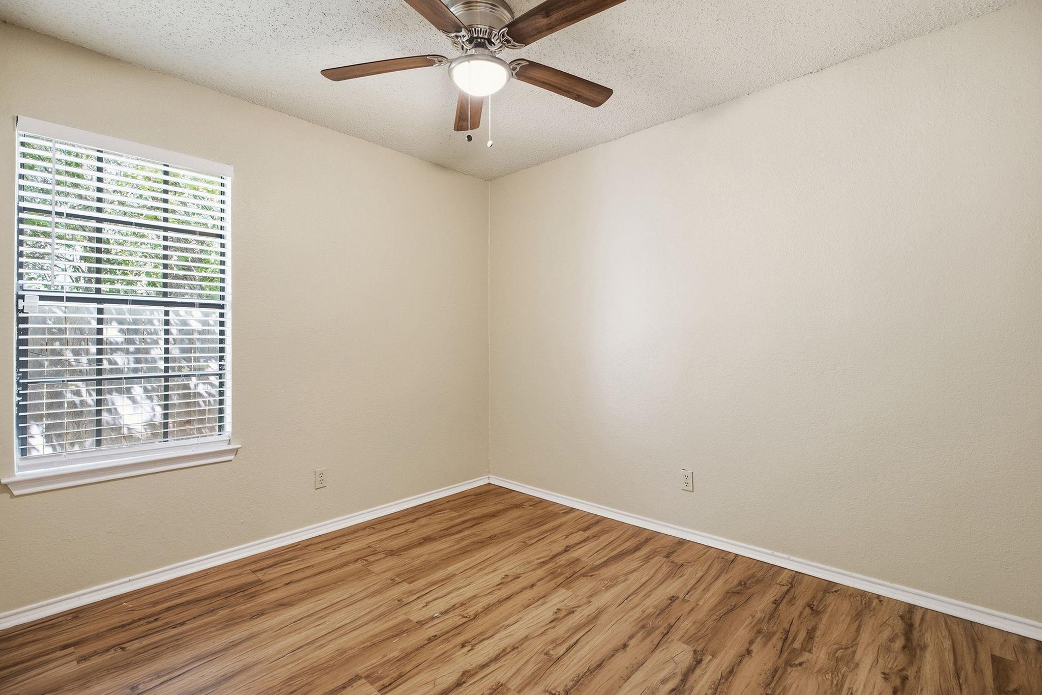 904/906 Hyridge St Property Photo 17