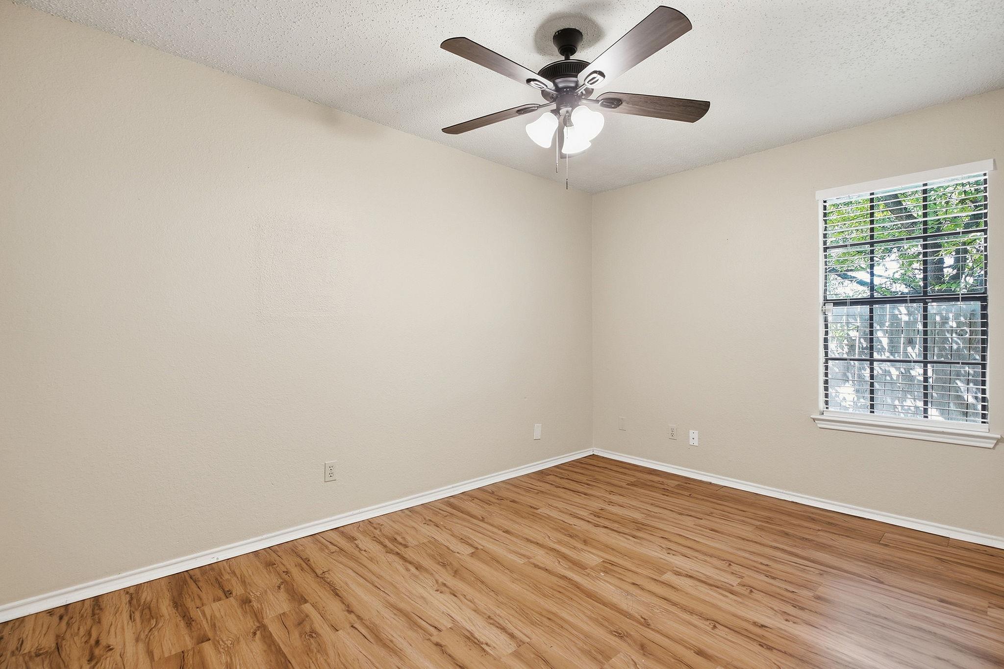 904/906 Hyridge St Property Photo 19