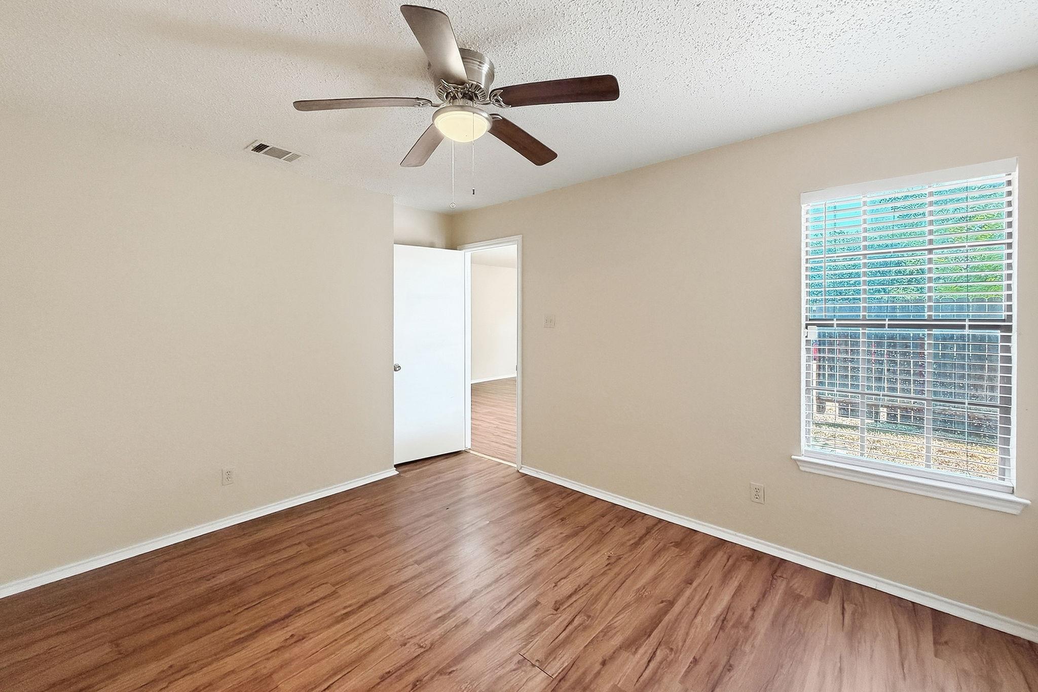 904/906 Hyridge St Property Photo 20