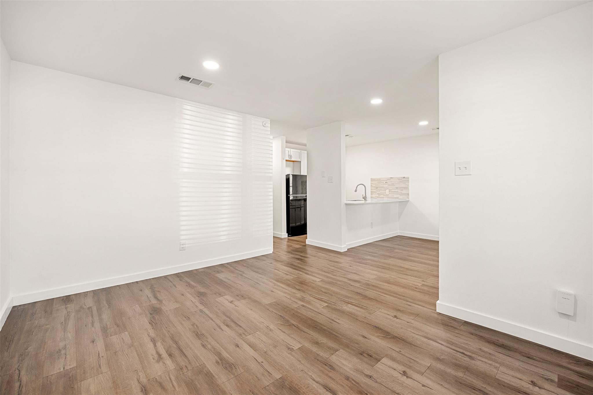 6409 Burns St #106 Property Photo 2