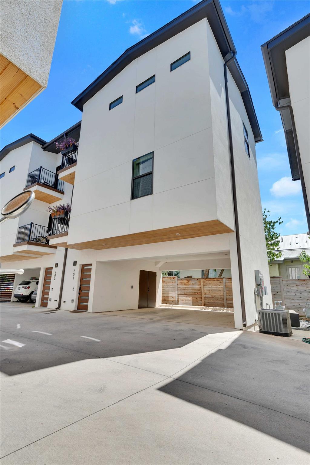 1128 Chicon St #201 Property Photo 2