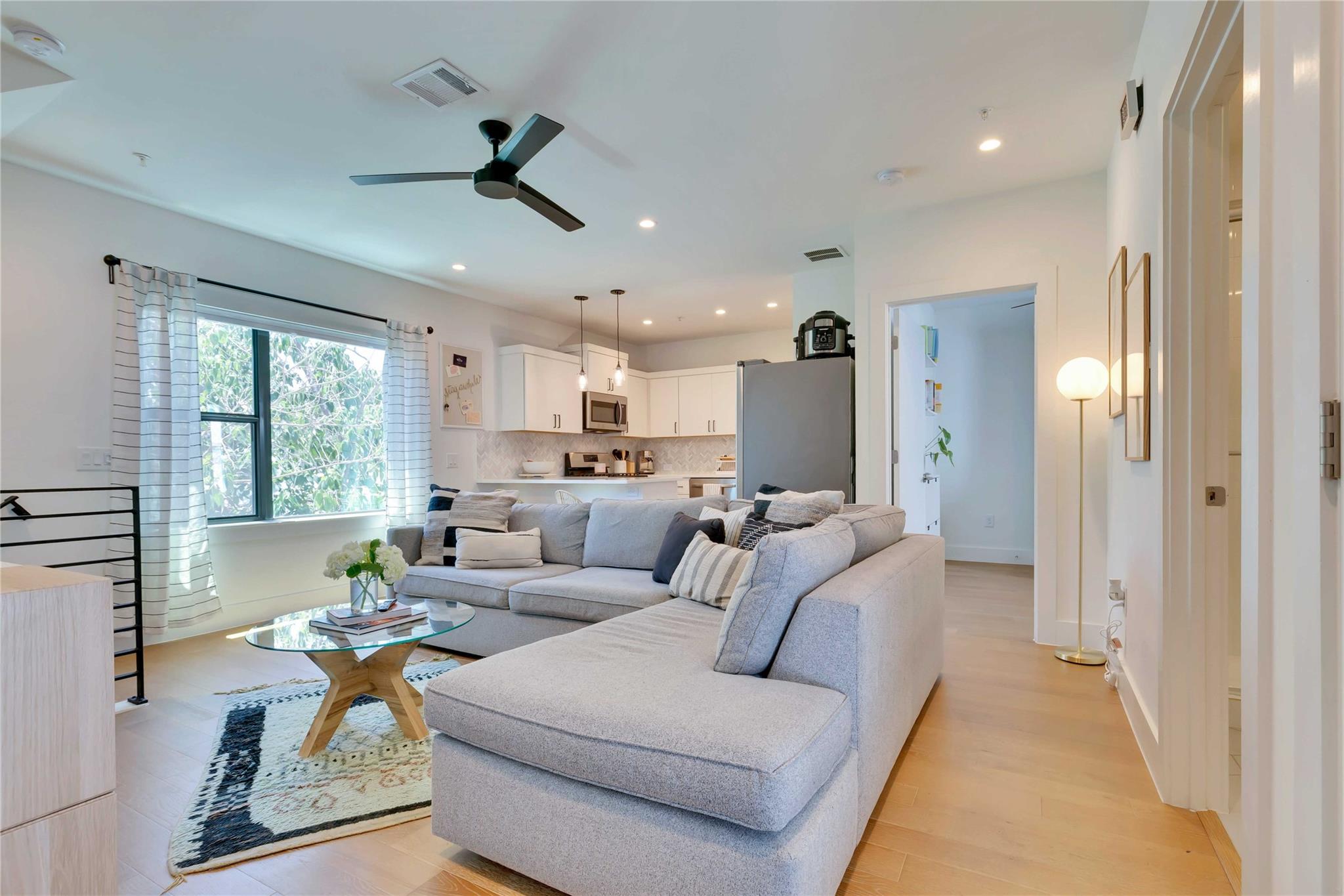 1128 Chicon St #201 Property Photo 4
