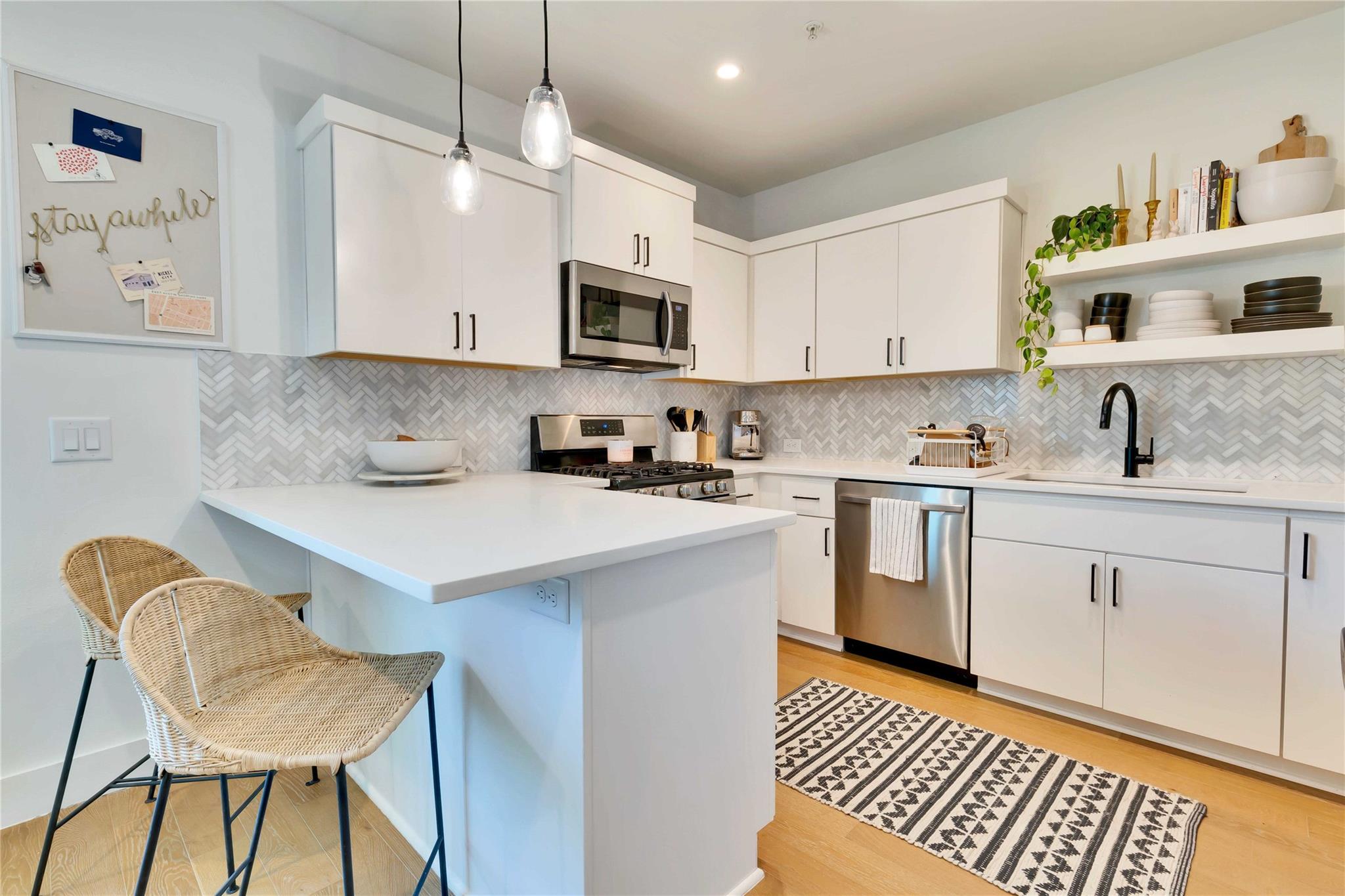 1128 Chicon St #201 Property Photo 6