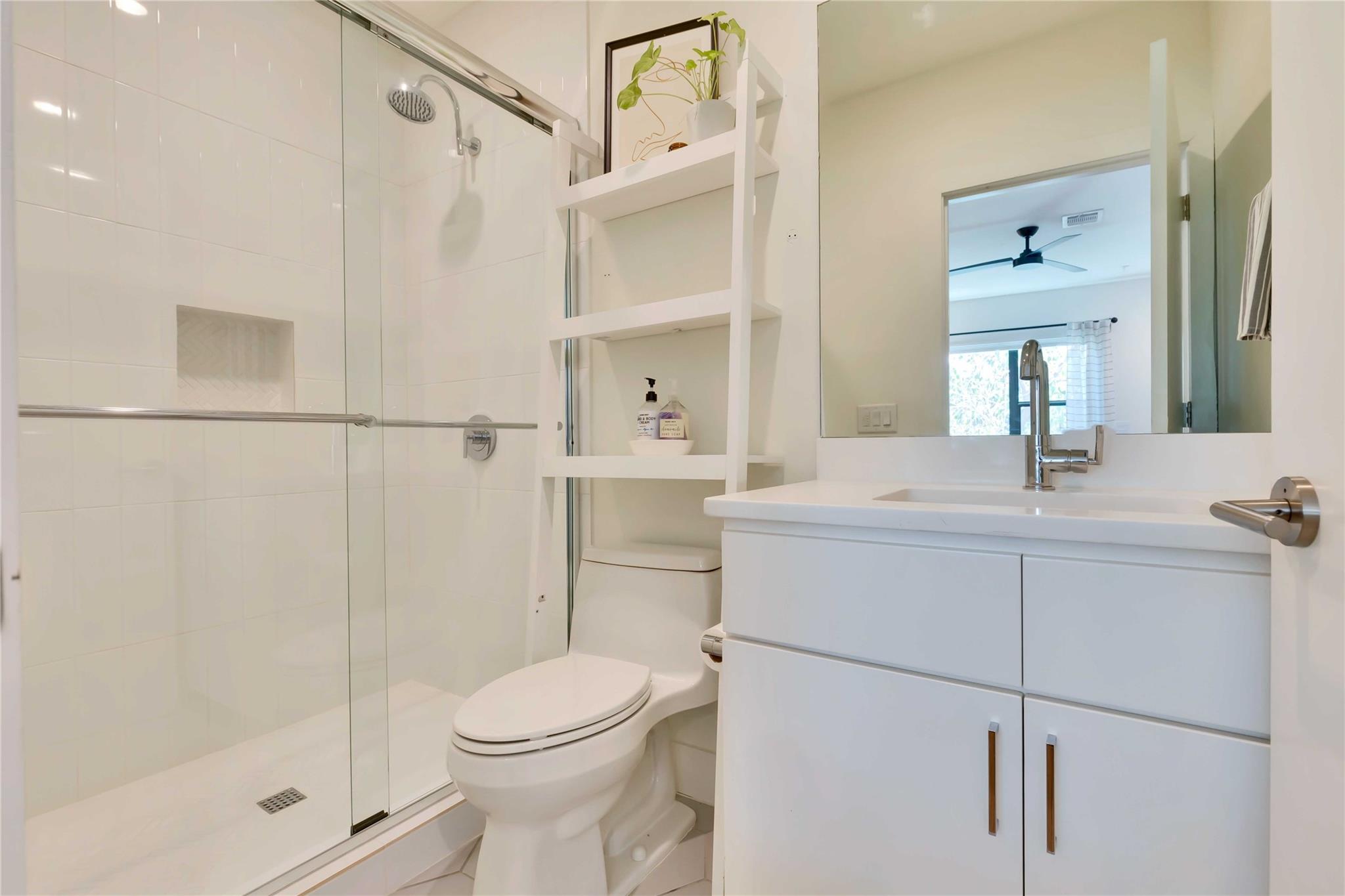 1128 Chicon St #201 Property Photo 14