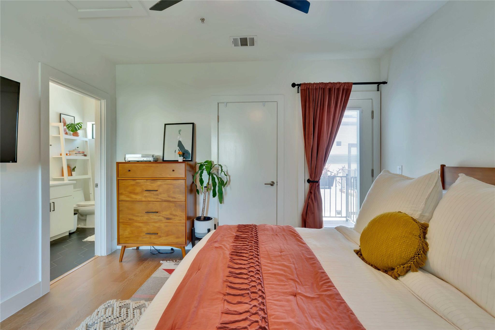 1128 Chicon St #201 Property Photo 17