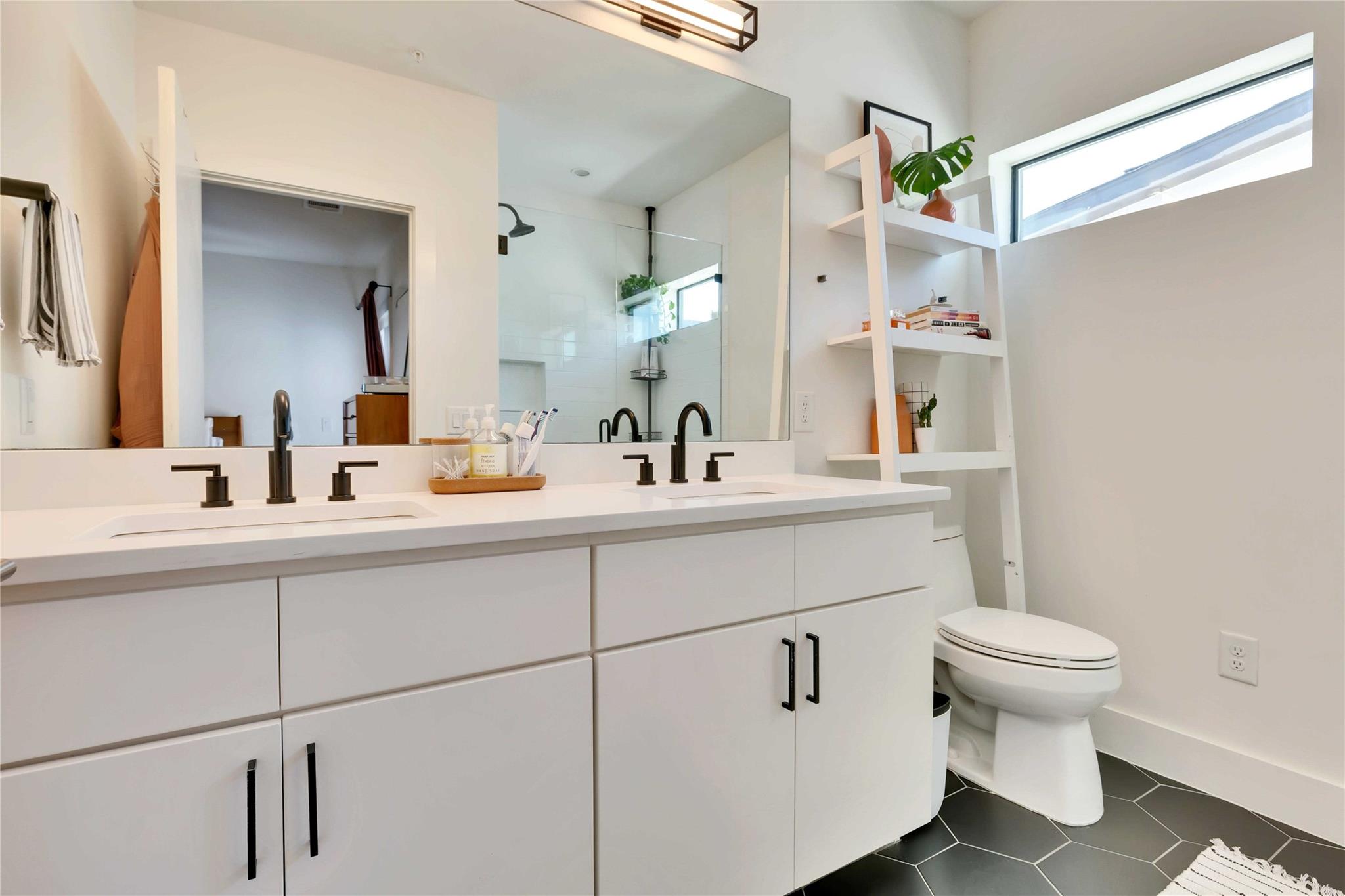 1128 Chicon St #201 Property Photo 18