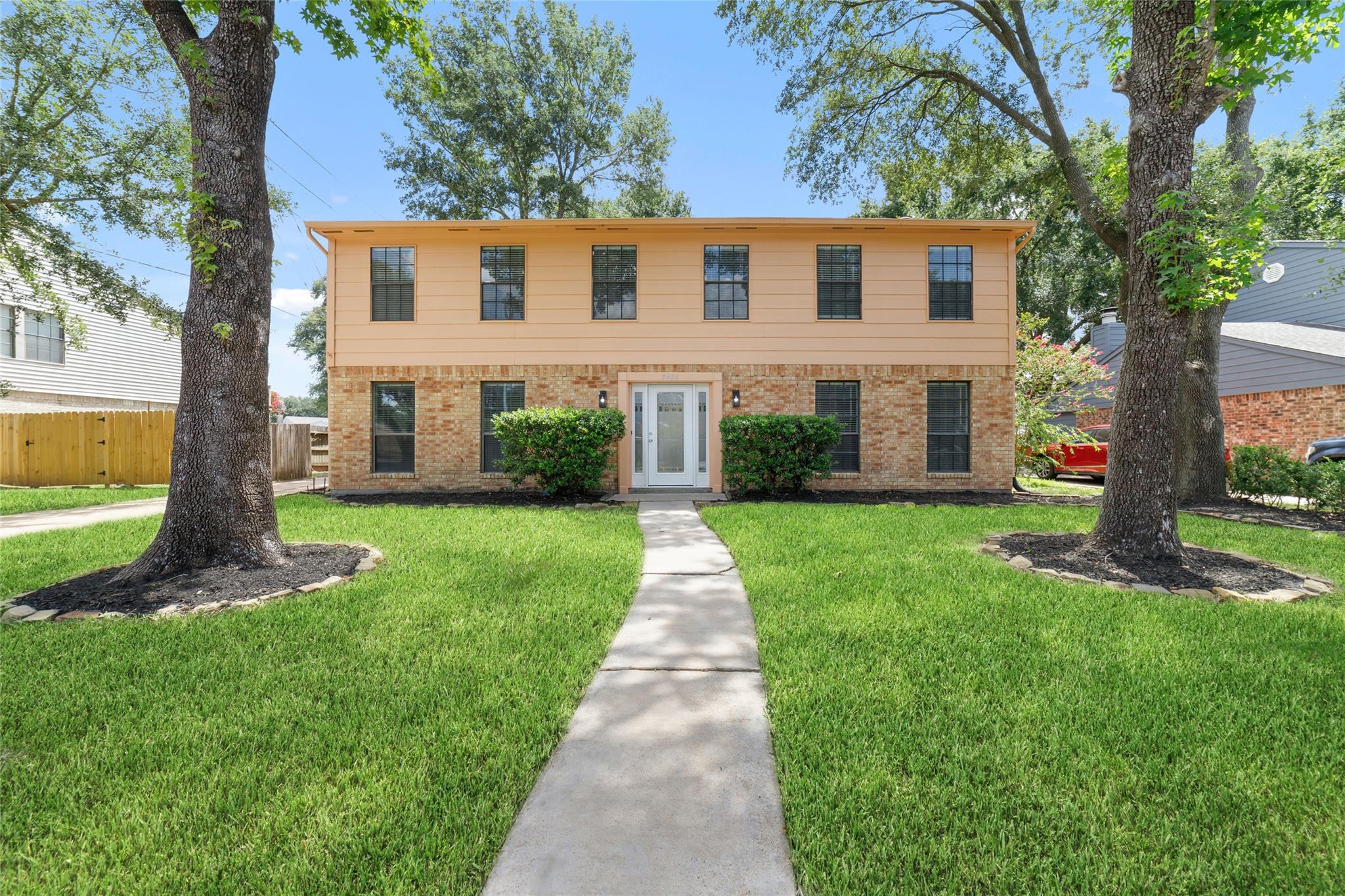 8406 Pine Falls Dr Property Photo 1