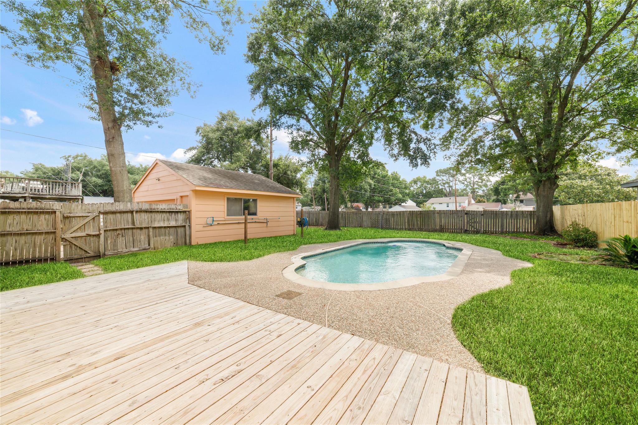 8406 Pine Falls Dr Property Photo 2