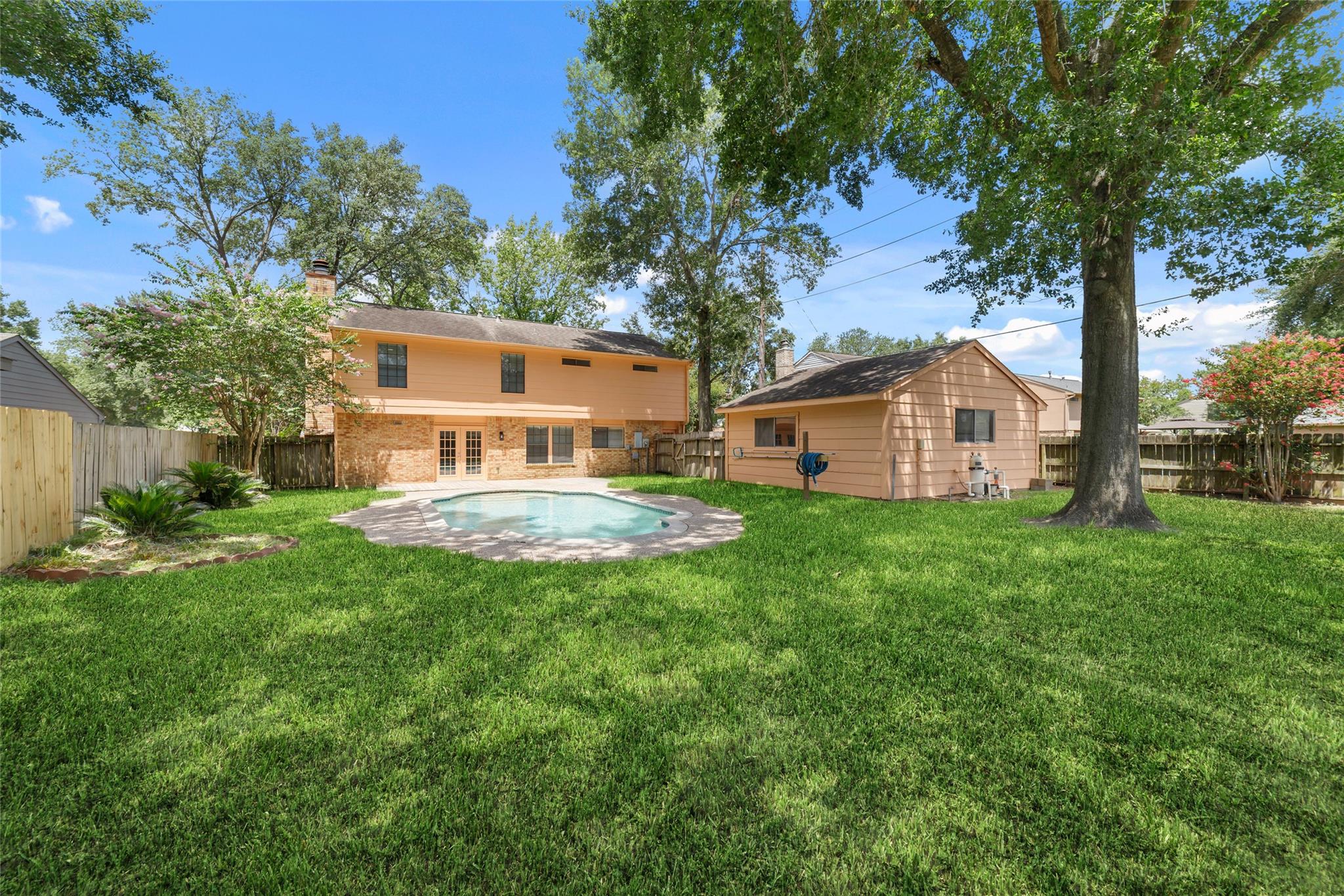 8406 Pine Falls Dr Property Photo 4